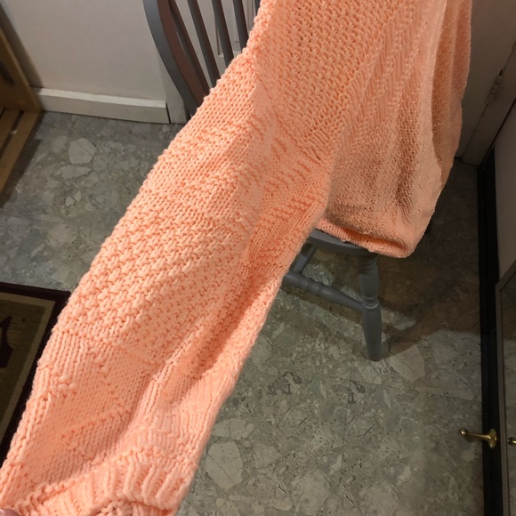 Peach 🍑 Sweater with scarf - Picture 6 of 7